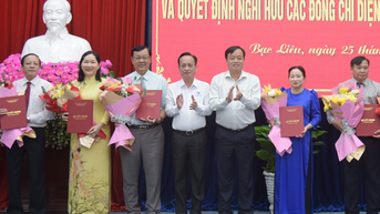 Nhiều cán bộ chủ chốt ở Bạc Liêu nghỉ hưu trước tuổi