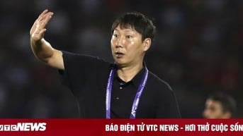 Trực tiếp họp báo Việt Nam 5-0 Lào: HLV Kim Sang-sik nói gì về Tiến Linh?