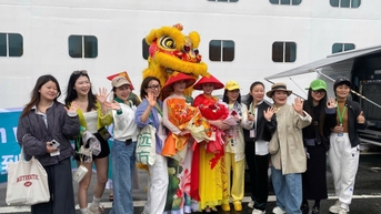 ខ្សែ​នាវា​ទេសចរណ៍​ធំ​បំផុត​របស់​ប្រទេស​ចិន​នាំ​អ្នក​ដំណើរ​ចំនួន​២.៤០០​នាក់​មក​កាន់​កំពង់ផែ Da Nang