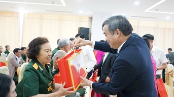 Đà Nẵng gặp mặt tri ân Bà mẹ Việt Nam anh hùng, gia đình chính sách tiêu biểu