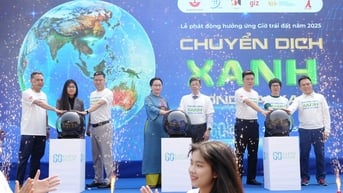 Chùm ảnh thú vị về chuỗi hoạt động Hà Nội hưởng ứng Giờ Trái Đất