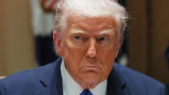 Ông Trump bảo vệ cố vấn vụ thêm nhầm nhà báo vào nhóm chat mật