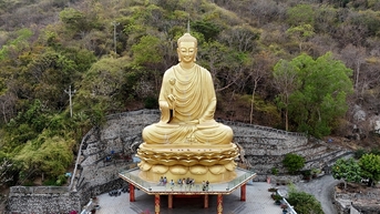 Ngắm tượng Phật dát vàng khổng lồ trong thiền viện nổi tiếng Vũng Tàu
