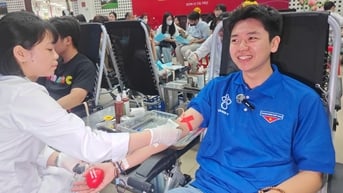 Sinh nhật Đoàn, người trẻ rủ nhau đi hiến máu tình nguyện
