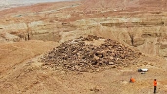 Kim tự tháp bí ẩn 2.200 tuổi lộ diện giữa sa mạc Israel