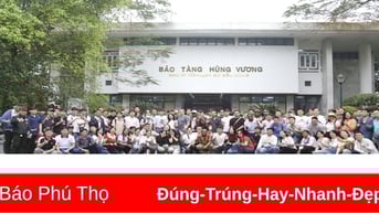Đoàn sinh viên quốc tế hành hương về Đền Hùng