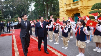Thủ tướng Lawrence Wong dùng nhạc See Tình, Bắc Bling khi chia sẻ về chuyến thăm Việt Nam