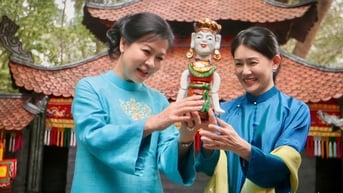 Phu nhân Tổng Bí thư Tô Lâm thiết kế áo dài tặng Phu nhân Thủ tướng Singapore