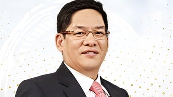 Cựu lãnh đạo HDBank muốn bán sạch cổ phiếu ngân hàng này, thu về nghìn tỉ