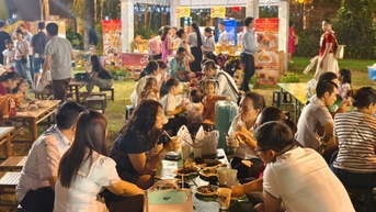 Người dân TP.HCM ùn ùn đổ về lễ hội ẩm thực Saigontourist Group 2025