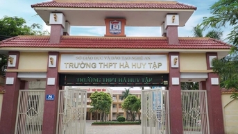 Nữ sinh lớp 11 bị đánh hội đồng phải nhập viện