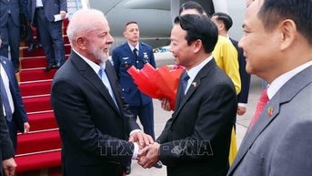 Tổng thống Brazil Luiz Inácio Lula da Silva đến Hà Nội, bắt đầu thăm cấp Nhà nước tới Việt Nam