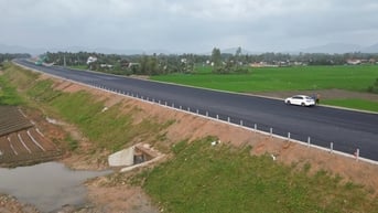 Bình Định khẩn trương bàn giao mặt bằng trạm dừng nghỉ cao tốc trước 10/4