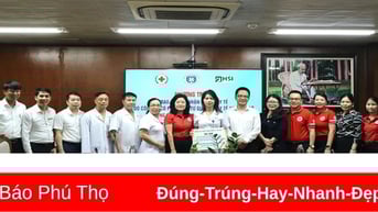 Trao thiết bị y tế cho Bệnh viện đa khoa tỉnh