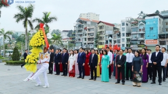 Đoàn đại biểu Đại hội Đảng bộ Trung tâm Truyền thông tỉnh Quảng Ninh dâng hương tưởng niệm các anh hùng, liệt sĩ