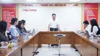 Tổng Biên tập Nguyễn Văn Minh: Que diêm và ngọn lửa trên tay sinh viên báo chí