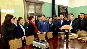 Đoàn đại biểu tỉnh Tuyên Quang thăm một số di tích lịch sử tại Hà Nội