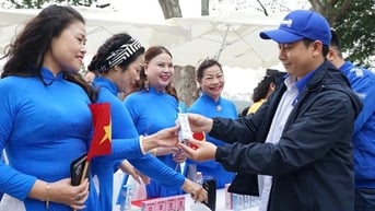 Vinamilk hỗ trợ nước uống, sữa tại sự kiện Diễu hành áo dài và Xếp hình bản đồ Việt Nam