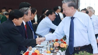 Tổng Bí thư Tô Lâm gặp mặt cán bộ lão thành cách mạng, người có công, gia đình chính sách tiêu biểu