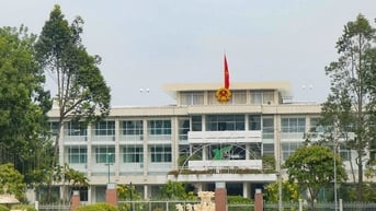 Hơn 300 cán bộ ở Cần Thơ xin nghỉ, TP lấy ý kiến từng hộ dân về sáp nhập xã