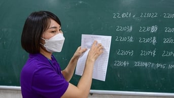 Thứ trưởng Bộ GD&ĐT: Dạy thêm tràn lan "đã chạm đến lằn ranh đỏ"