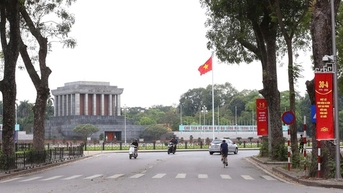 Hà Nội tổ chức lại giao thông phục vụ người dân vào Lăng viếng Bác