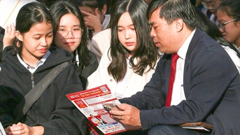 Học sinh miền núi đến gần hơn ước mơ ĐH