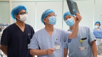 Thầy thuốc nhân dân Trần Minh Điển: “Yêu trẻ là điều kiện tối cần ở bác sỹ Nhi khoa