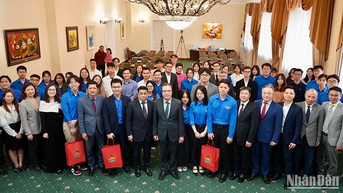 Gặp gỡ, đối thoại với thanh niên, sinh viên Việt Nam tại Liên bang Nga