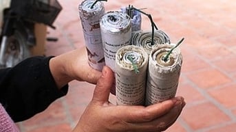 Nam sinh 13 tuổi dập nát bàn tay do pháo nổ