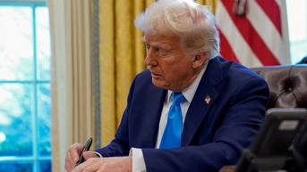 Ông Trump tăng thuế lên hàng hóa Trung Quốc, Bắc Kinh đáp trả