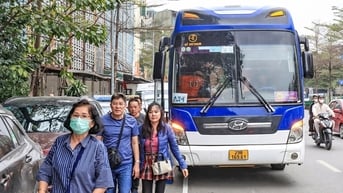 Hạn chế xe trên 16 chỗ, phố cổ hết cảnh ùn tắc