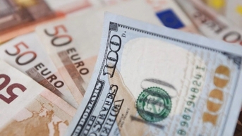 EUR chịu áp lực lớn, USD đi xuống