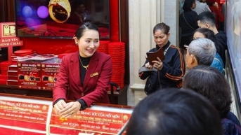 Giá vàng hôm nay tăng mạnh, nhà đầu tư chen chân mua
