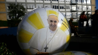 Giáo hoàng Francis trải qua hai đợt 'suy hô hấp cấp tính'