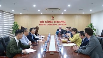 Thứ trưởng Nguyễn Hoàng Long làm việc với Đại sứ Đức về phát triển điện gió