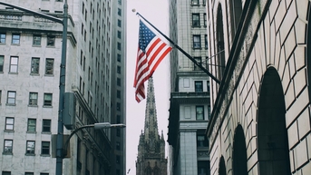 Người Mỹ ồ ạt nhập tịch Anh sau khi ông Trump tái đắc cử
