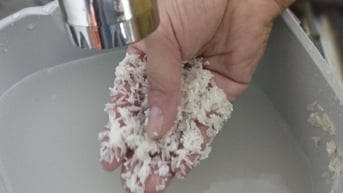Cách nào giảm vi nhựa trong bữa ăn hằng ngày?