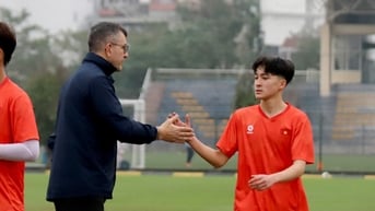 Tiền vệ Việt kiều Hà Lan gây ấn tượng