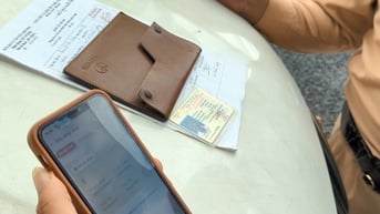 Xong thủ tục cấp đổi nhưng chưa nhận được GPLX, có được điều khiển xe?
