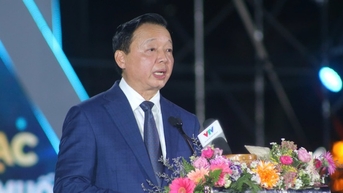 Cơn mưa biến công sức diêm dân đổ sông, đổ biển