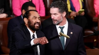 Ông Trump phát biểu tại quốc hội, một nghị sĩ bị mời ra ngoài