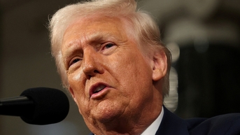 Ông Trump hoãn áp thuế nhập khẩu ô tô với Canada, Mexico