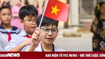 Nhiều phụ huynh lo 'học phí được miễn nhưng phụ phí tăng 3