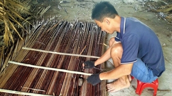 Những người cuối cùng giữ "hơi thở" quê hương bằng lá dừa nước