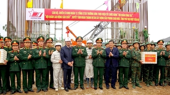 Bộ trưởng Bộ Quốc phòng yêu cầu rút ngắn tiến độ xây dựng cầu Phong Châu mới