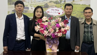 Đề nghị dừng bổ nhiệm giám đốc vì trụ sở vắng hoe trong giờ hành chính