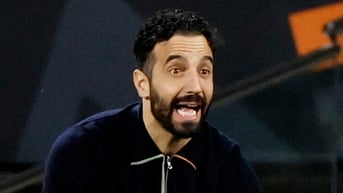 M.U thắp hy vọng ở Europa League, đội của HLV Mourinho thảm bại