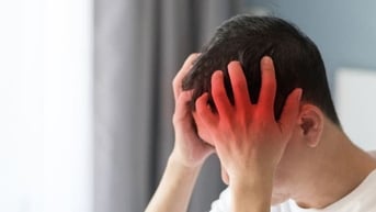 NSƯT Quý Bình phát hiện u não từ dấu hiệu đau đầu, khi nào đau đầu gây nguy hiểm?