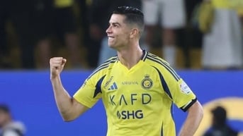 Ronaldo lập cột mốc đáng nể, tỏ thái độ bất ngờ với "bản sao"